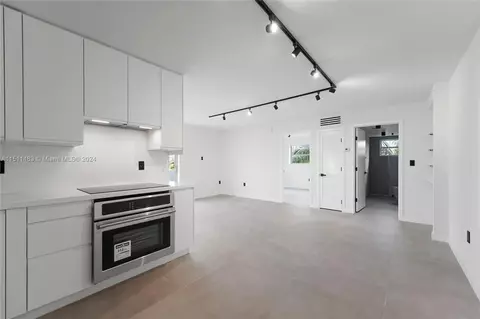 240 Collins Ave #4A, Miami Beach, FL 33139