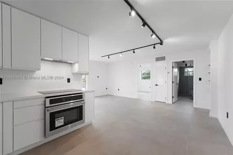 240 Collins Ave #4A, Miami Beach, FL 33139