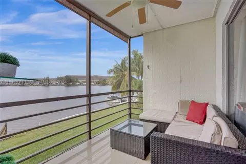 4311 Crystal Lake Dr #211, Pompano Beach, FL 33064