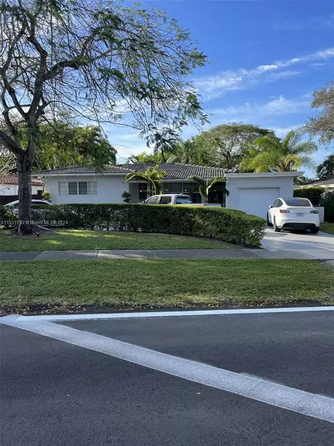 900 Meadowlark Ave, Miami Springs, FL 33166