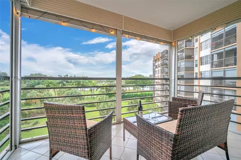 900 Saint Charles Pl #521, Pembroke Pines, FL 33026