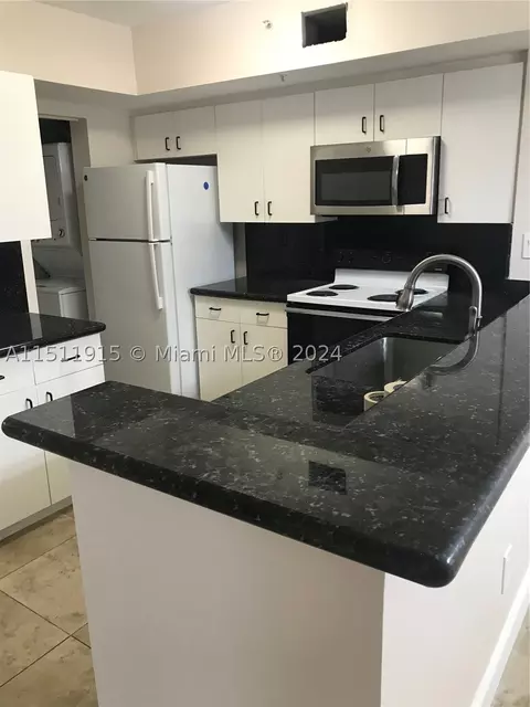 2600 S University Dr #319, Davie, FL 33328