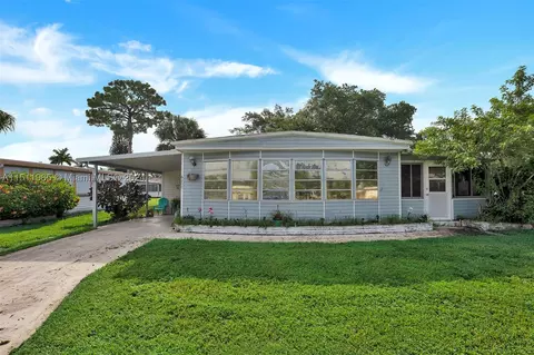 6200 Holly Ln, Lake Worth, FL 33462