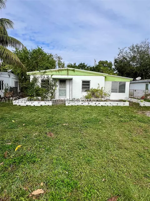 1745 NE 182nd St, North Miami Beach, FL 33162