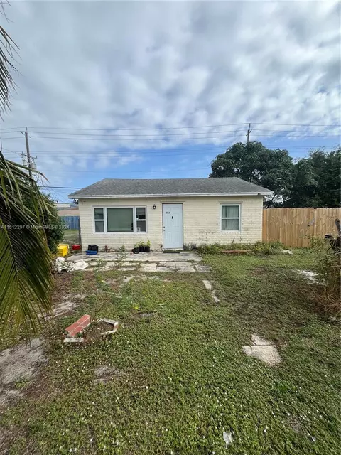 816 S F St, Lake Worth, FL 33460