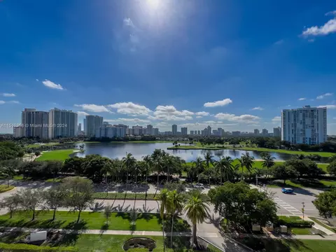 3625 N Country Club Dr #906, Aventura, FL 33180