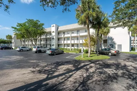 8100 Sunrise Lakes Blvd #306, Sunrise, FL 33322