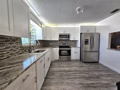 190 Cape Cod Cir #190, Lake Worth, FL 33467