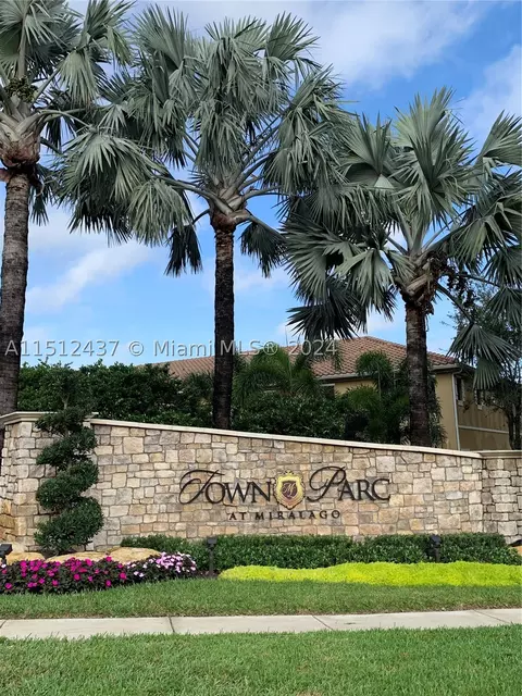 9599 S Town Parc Cir S, Parkland, FL 33076
