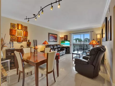 16901 NE 13th Ave #212, Miami, FL 33162
