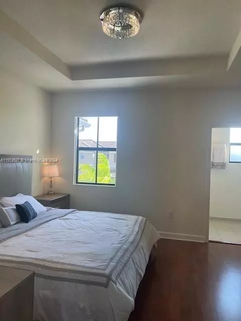10820 W 33rd Way, Hialeah, FL 33018 photo 13