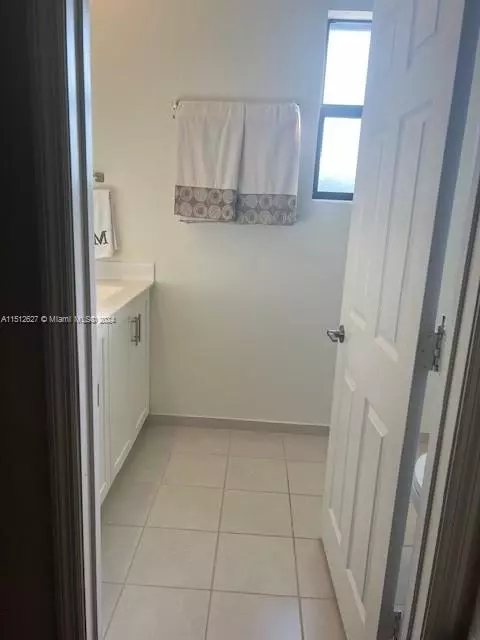 10820 W 33rd Way, Hialeah, FL 33018 photo 16