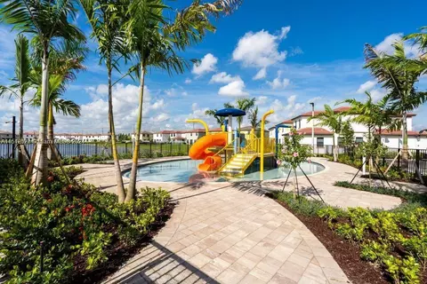 10820 W 33rd Way, Hialeah, FL 33018 photo 27
