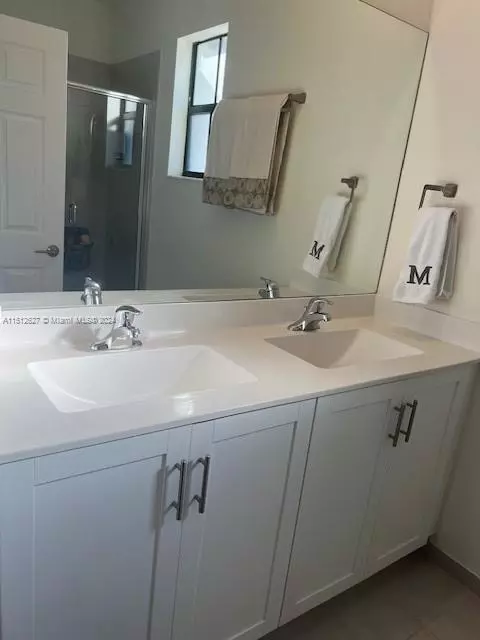 10820 W 33rd Way, Hialeah, FL 33018 photo 17
