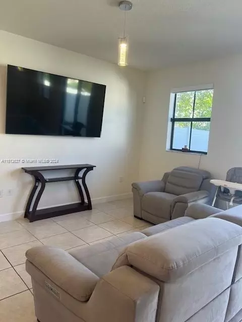 10820 W 33rd Way, Hialeah, FL 33018 photo 5