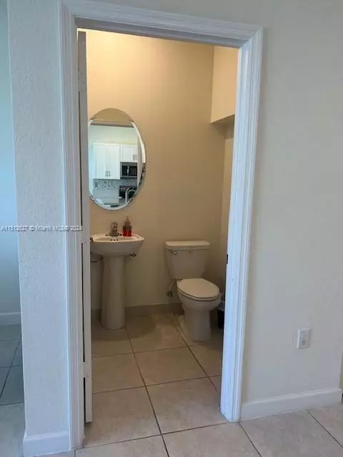 10820 W 33rd Way, Hialeah, FL 33018 photo 7