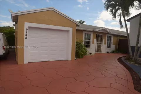 6758 NW 199th St, Hialeah, FL 33015 photo 1