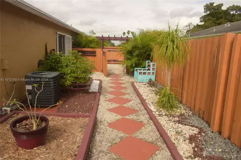 6758 NW 199th St, Hialeah, FL 33015 photo 33