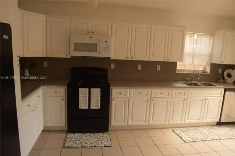 6758 NW 199th St, Hialeah, FL 33015 photo 9