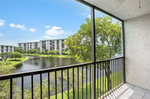2228 N Cypress Bend Dr #LPH406, Pompano Beach, FL 33069