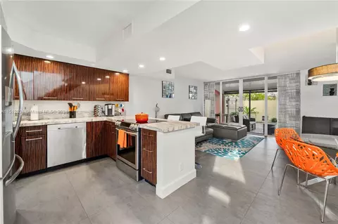 864 NE 20th Dr, Wilton Manors, FL 33305