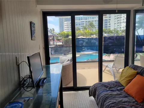 5225 Collins #CU 207, Miami Beach, FL 33140
