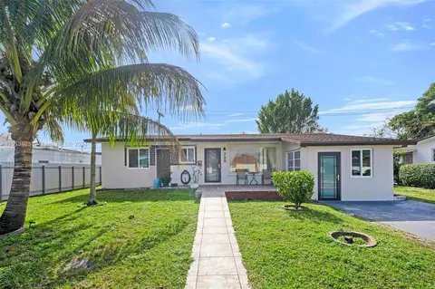 728 W 51st Pl, Hialeah, FL 33012