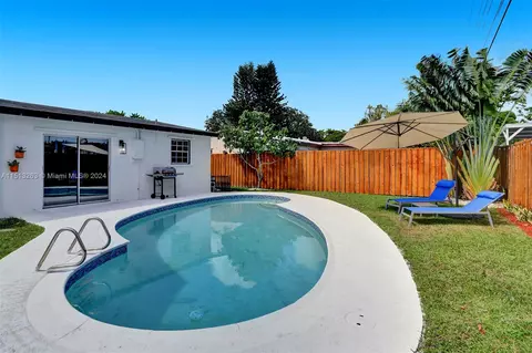 531 N 70th Ter, Hollywood, FL 33024