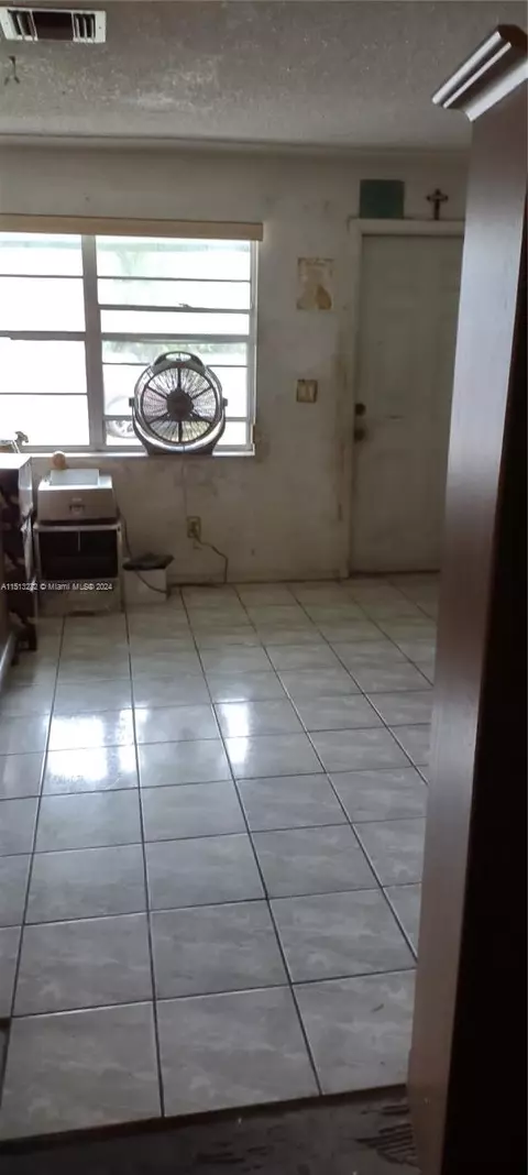 371 W 22nd St, Riviera Beach, FL 33404