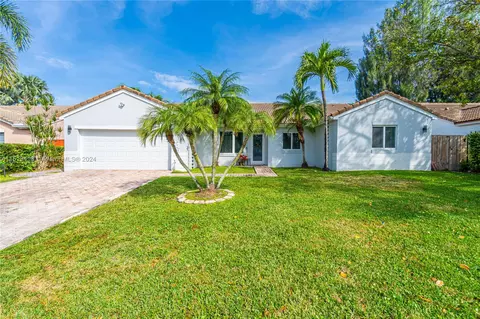 13745 SW 176th Ter, Miami, FL 33177