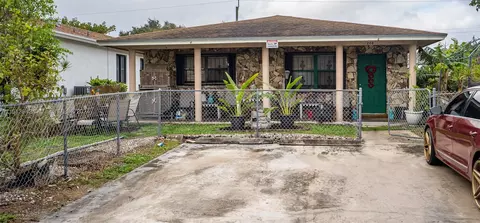 208 NW 7th St, Hallandale Beach, FL 33009