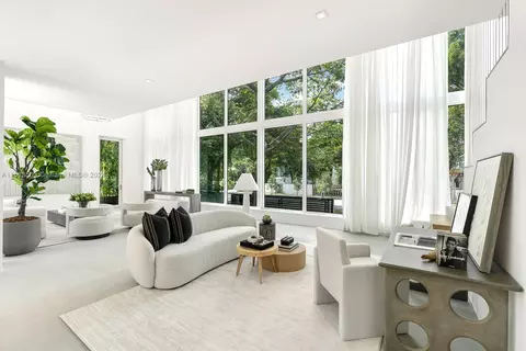 4433 N Bay Rd, Miami Beach, FL 33140