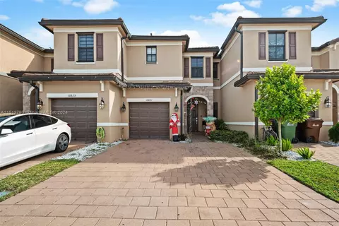 10821 W 33rd Way, Hialeah, FL 33018