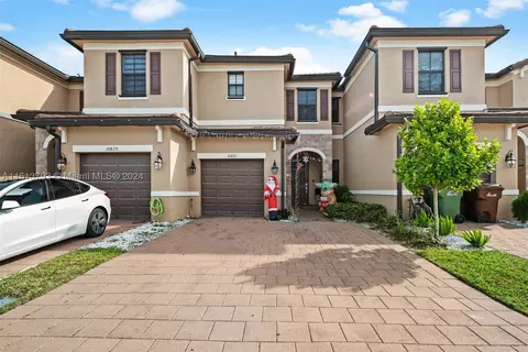10821 W 33rd Way, Hialeah, FL 33018