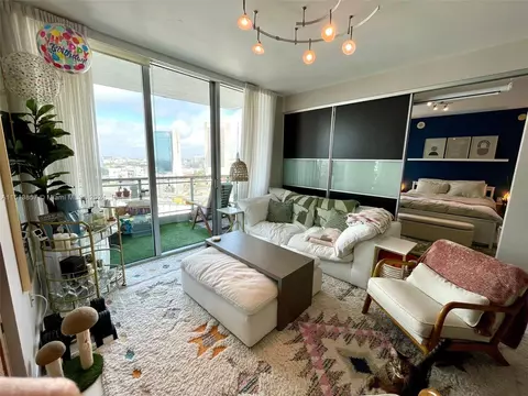 90 SW 3rd St #2207, Miami, FL 33130