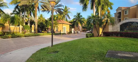 8020 N Nob Hill Rd #306, Tamarac, FL 33321