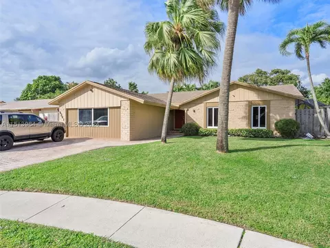 9321 NW 35th Pl, Sunrise, FL 33351
