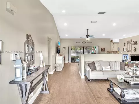 4644 NW 59th Way, Coral Springs, FL 33067