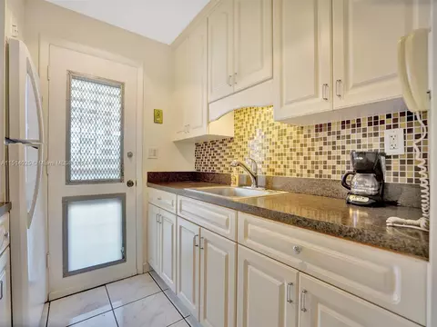 17000 NE 14th Ave #206, North Miami Beach, FL 33162