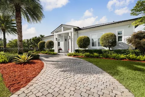 13740 SW 82nd Ct, Palmetto Bay, FL 33158