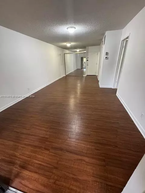 3105 Oakland Shores Dr #J103, Oakland Park, FL 33309