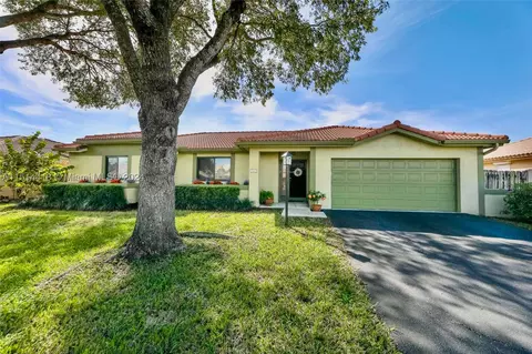 5241 King Arthur Ave, Davie, FL 33331