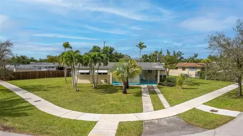 19310 Holiday Rd, Cutler Bay, FL 33157