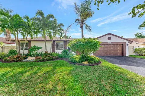 14640 Highland Springs Ct, Davie, FL 33325