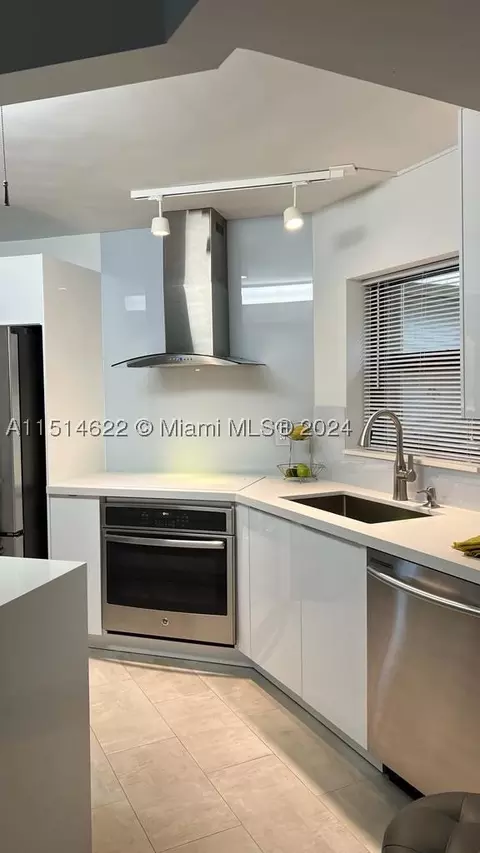 6655 W Broward Blvd #204, Plantation, FL 33317