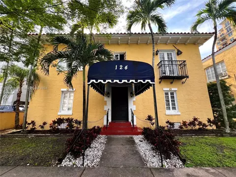 124 Mendoza Ave #11, Coral Gables, FL 33134