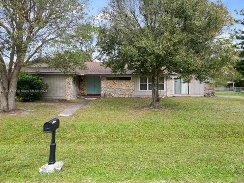601 SE Penn Ave, Port Saint Lucie, FL 34984