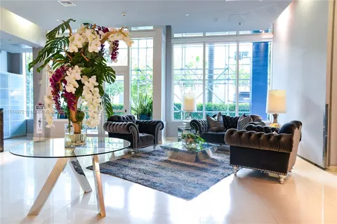 275 NE 18th St #1002, Miami, FL 33132