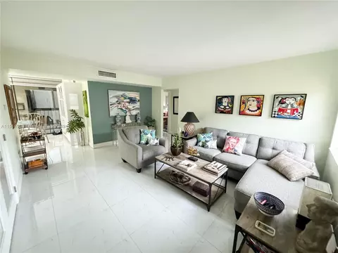 8625 NW 8th St #418, Miami, FL 33126