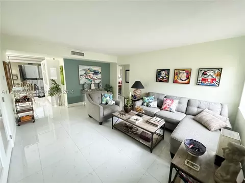 8625 NW 8th St #418, Miami, FL 33126